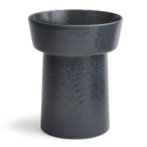 Brug den store Ombria vase til reolen