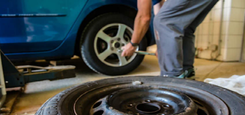 Få et autoværksted til at skifte dine dæk inden vinter