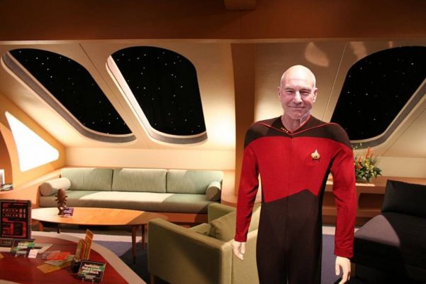 Star Trek Captain Jean-Luc Picard “tager sig til hovedet” buste